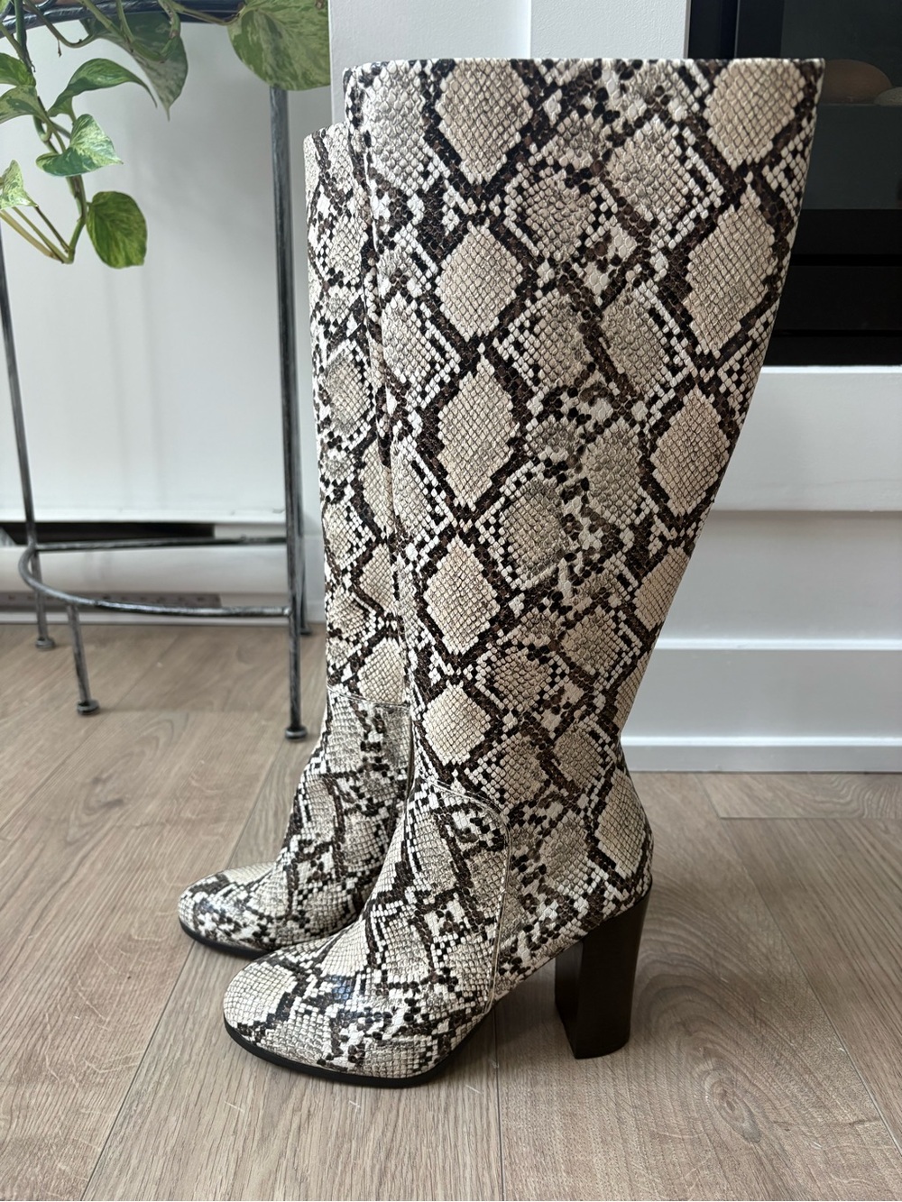 ✨ Kenneth Cole New York Snake Print Knee-High Boots – Size 7.5 ✨